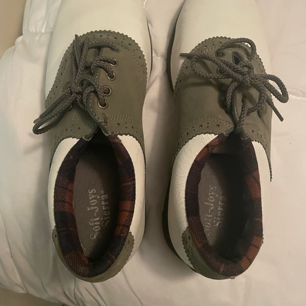 Golf shoes